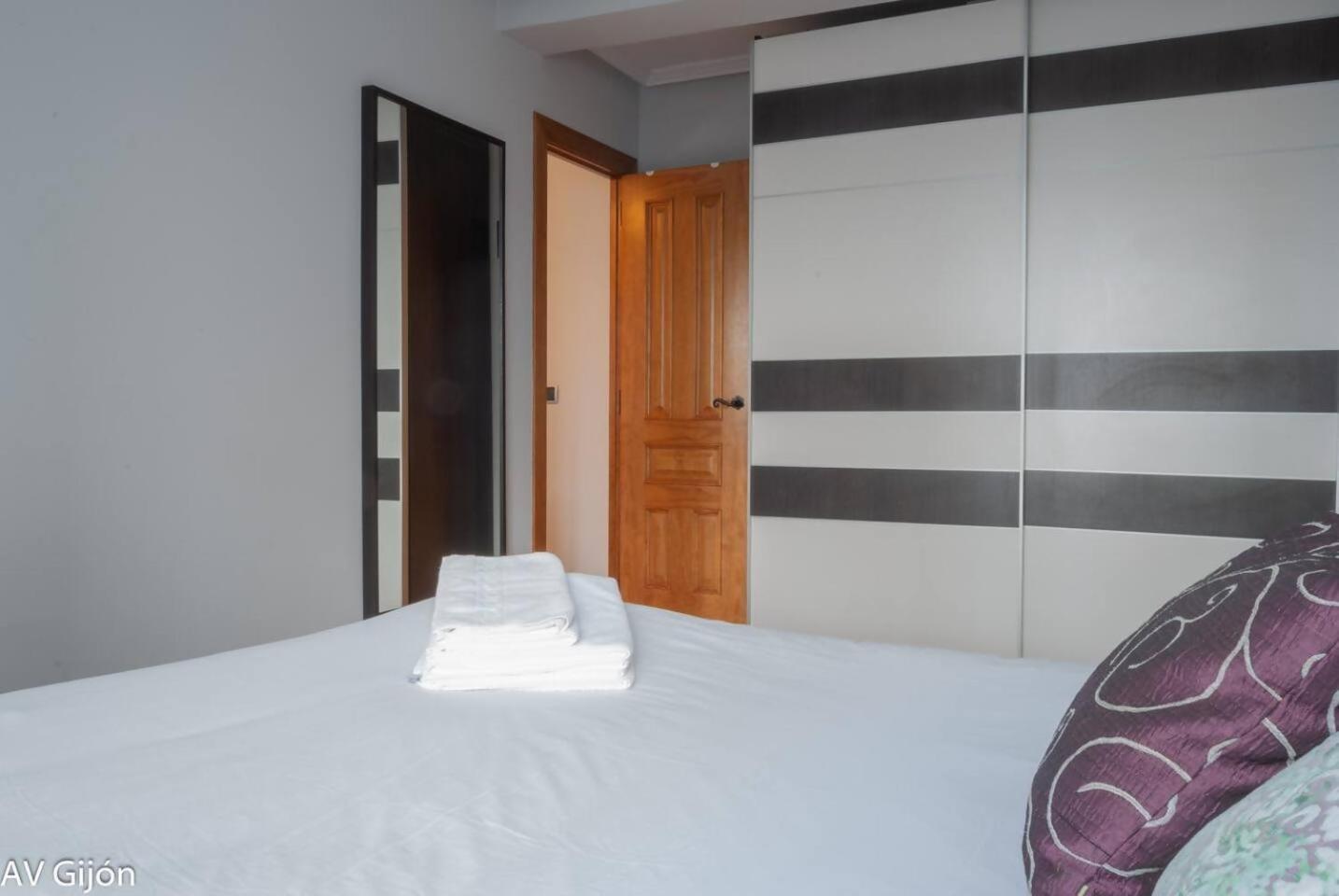 Av Premio Real 16 Apartment Gijon Exterior photo
